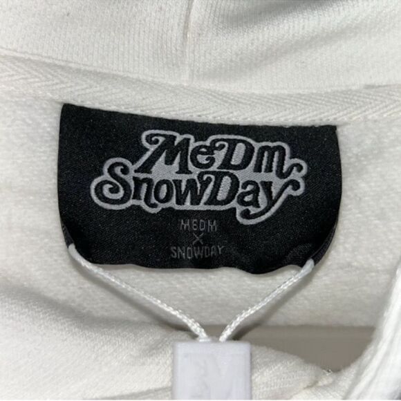 Men's Medm Snowday Off White
Hoodie (Size Medium) - Picture 8 of 9